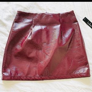 Lulus skirt burgundy size medium. Never wore. Tags removed
